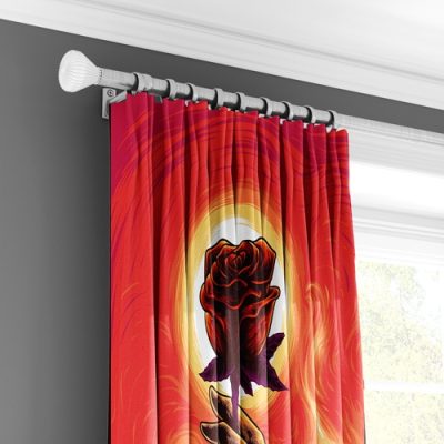 Κουρτίνα Παράθυρου με Κόκκινο Τριαντάφυλλο και Πολυθεσική Τρέσα