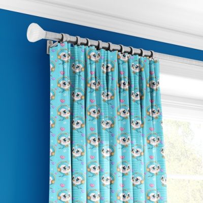 Παιδική Κουρτίνα με Γαλάζιο Σχέδιο Καρδιές και Πολυθεσική Τρέσα