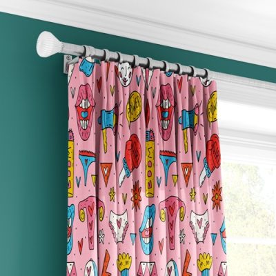 Ροζ Κουρτίνα με Πολύχρωμο Pop Art Σχέδιο και Πολυθεσική Τρέσα