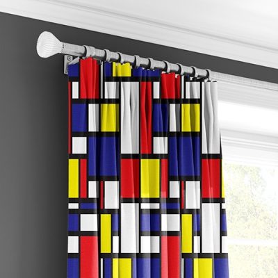 Κουρτίνα με Γεωμετρικό Σχέδιο και Πολυθεσική Τρέσα σε Έντονες Αντιθέσεις