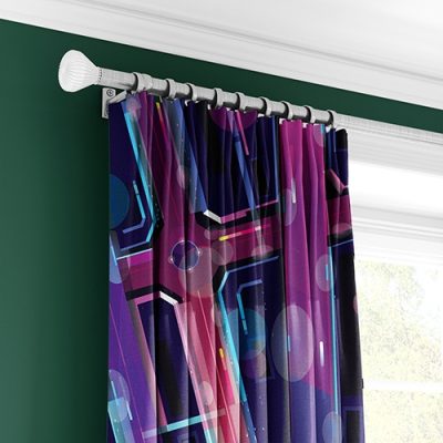 Γεωμετρική Κουρτίνα με Πλούσια Χρώματα και Πολυθεσική Τρέσα