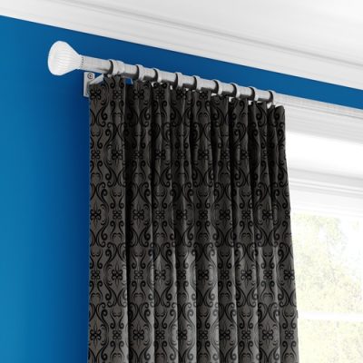 Μαύρη Κουρτίνα με Αραβουργήματα και Πολυθεσική Τρέσα