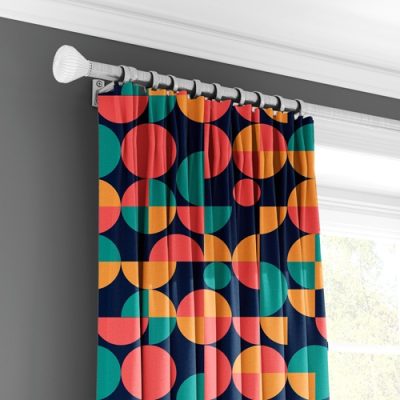 Πολύχρωμη Κουρτίνα με Γεωμετρικά Σχήματα και Πολυθεσική Τρέσα