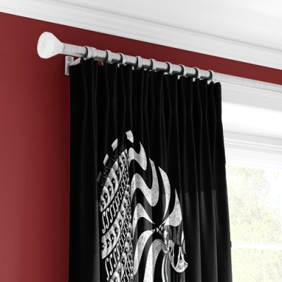 Μαύρη Κουρτίνα με Γεωμετρικό Σχέδιο και Πολυθεσική Τρέσα