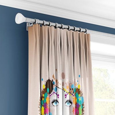 Κουρτίνα με Πολύχρωμο Γραφικό Σχέδιο Προσώπου και Πολυθεσική Τρέσα