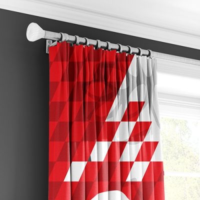 Κόκκινη Καρό Κουρτίνα με Γεωμετρικά Σχέδια και Πολυθεσική Τρέσα
